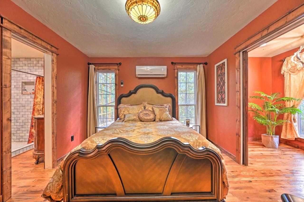 Tudor-Style Broken Bow Cottage With Hot Tub And Decks! Stephens Gap Zewnętrze zdjęcie
