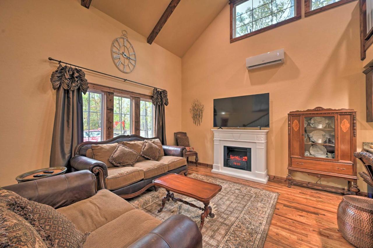 Tudor-Style Broken Bow Cottage With Hot Tub And Decks! Stephens Gap Zewnętrze zdjęcie