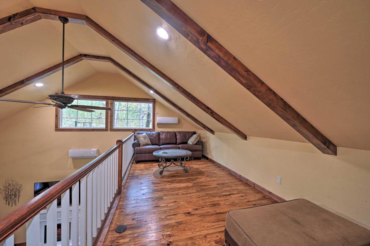 Tudor-Style Broken Bow Cottage With Hot Tub And Decks! Stephens Gap Zewnętrze zdjęcie