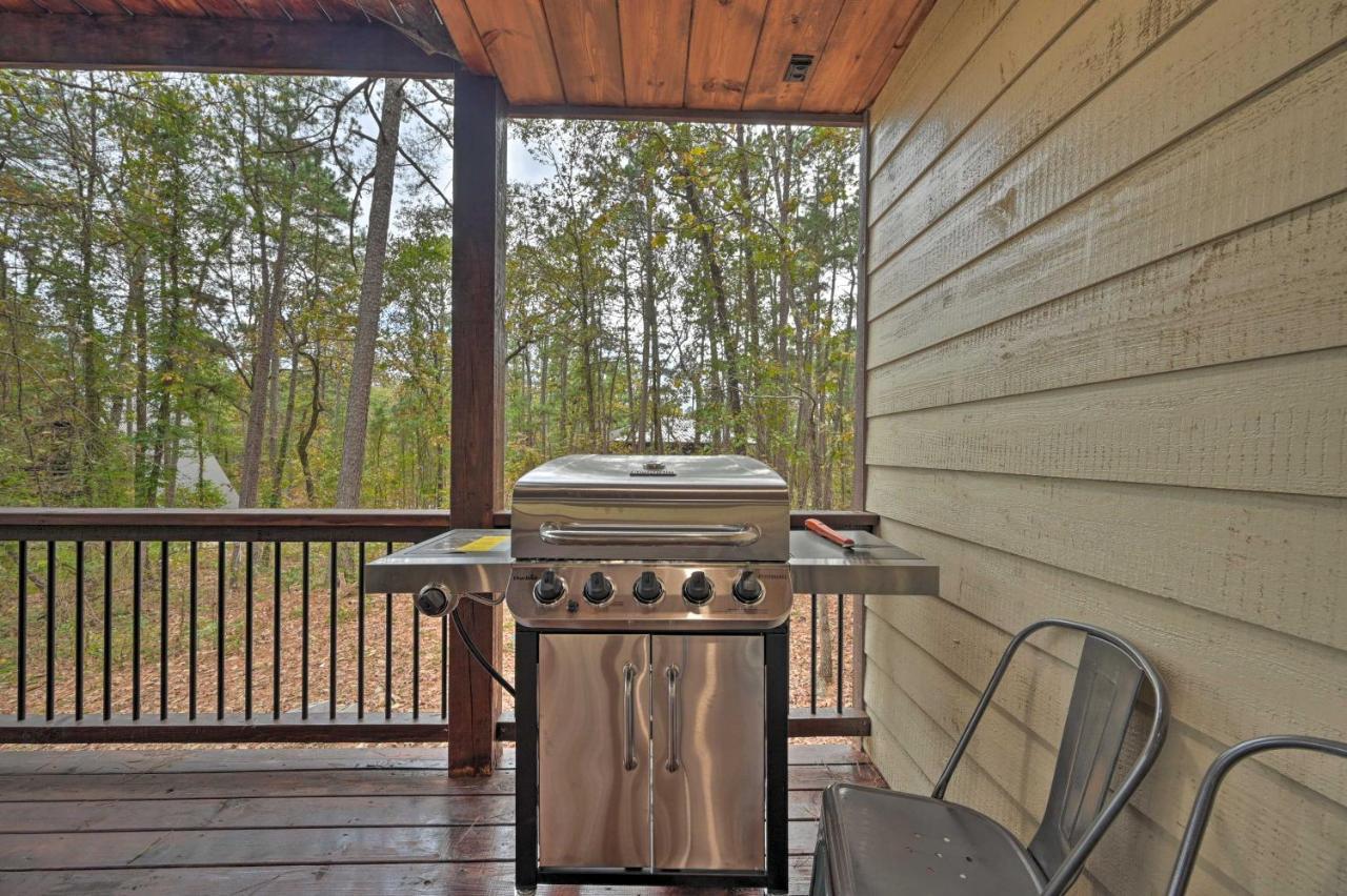 Tudor-Style Broken Bow Cottage With Hot Tub And Decks! Stephens Gap Zewnętrze zdjęcie