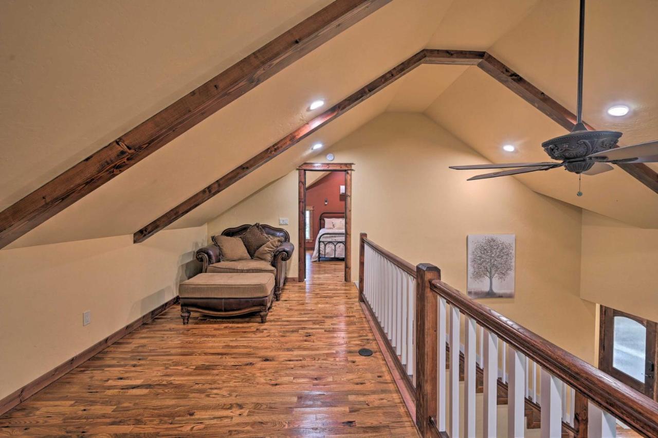 Tudor-Style Broken Bow Cottage With Hot Tub And Decks! Stephens Gap Zewnętrze zdjęcie