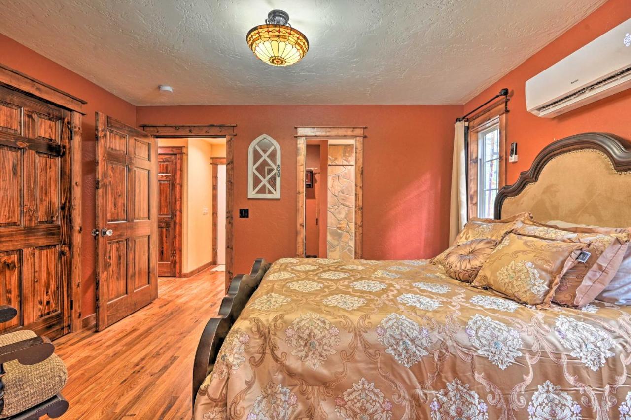 Tudor-Style Broken Bow Cottage With Hot Tub And Decks! Stephens Gap Zewnętrze zdjęcie