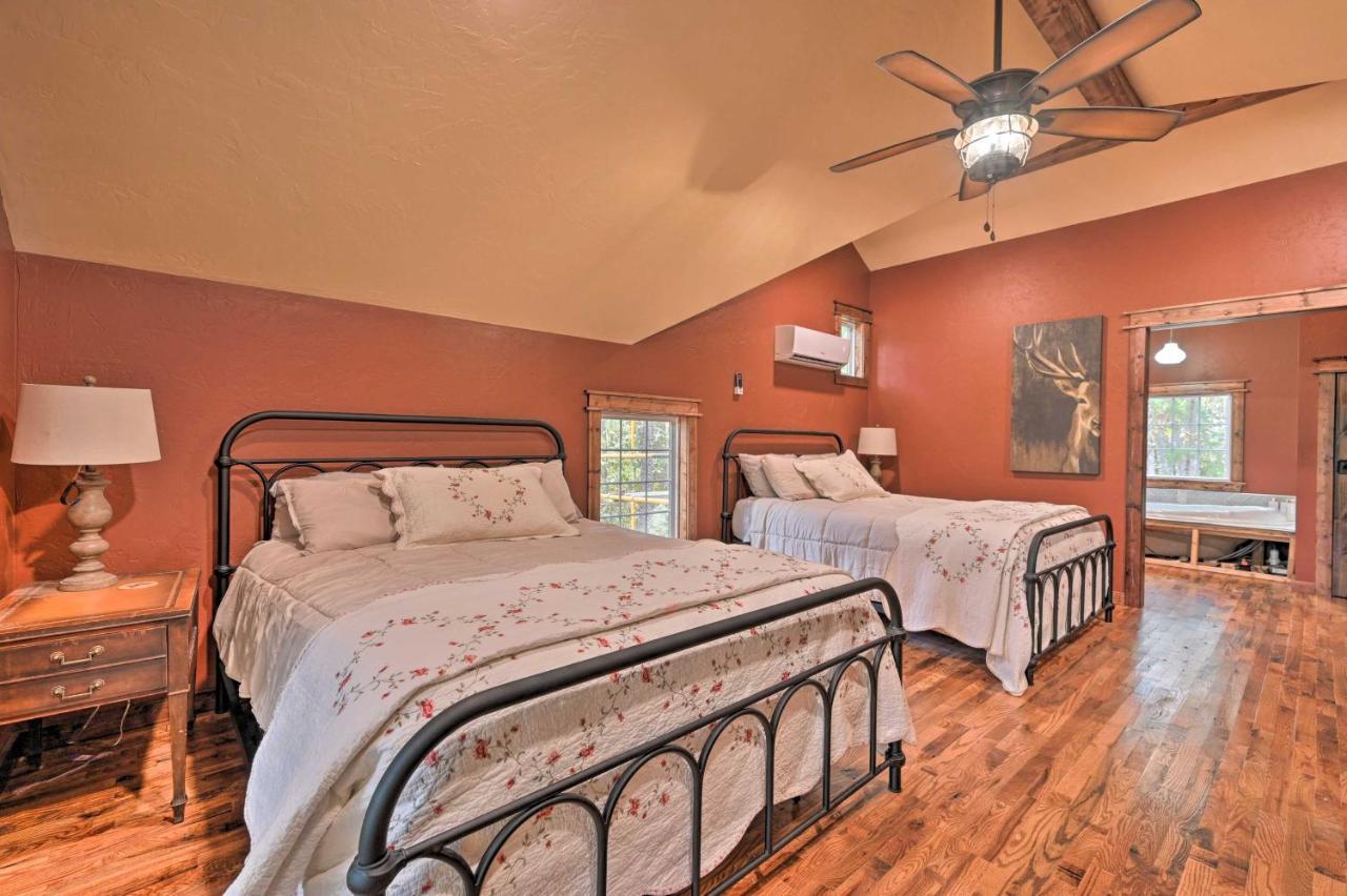 Tudor-Style Broken Bow Cottage With Hot Tub And Decks! Stephens Gap Zewnętrze zdjęcie
