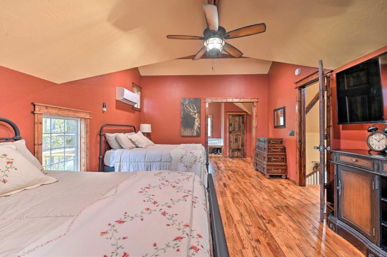 Tudor-Style Broken Bow Cottage With Hot Tub And Decks! Stephens Gap Zewnętrze zdjęcie