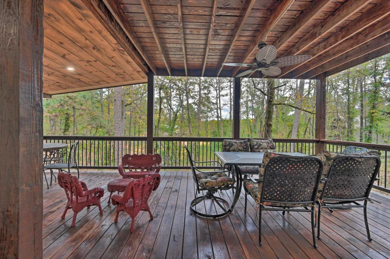 Tudor-Style Broken Bow Cottage With Hot Tub And Decks! Stephens Gap Zewnętrze zdjęcie