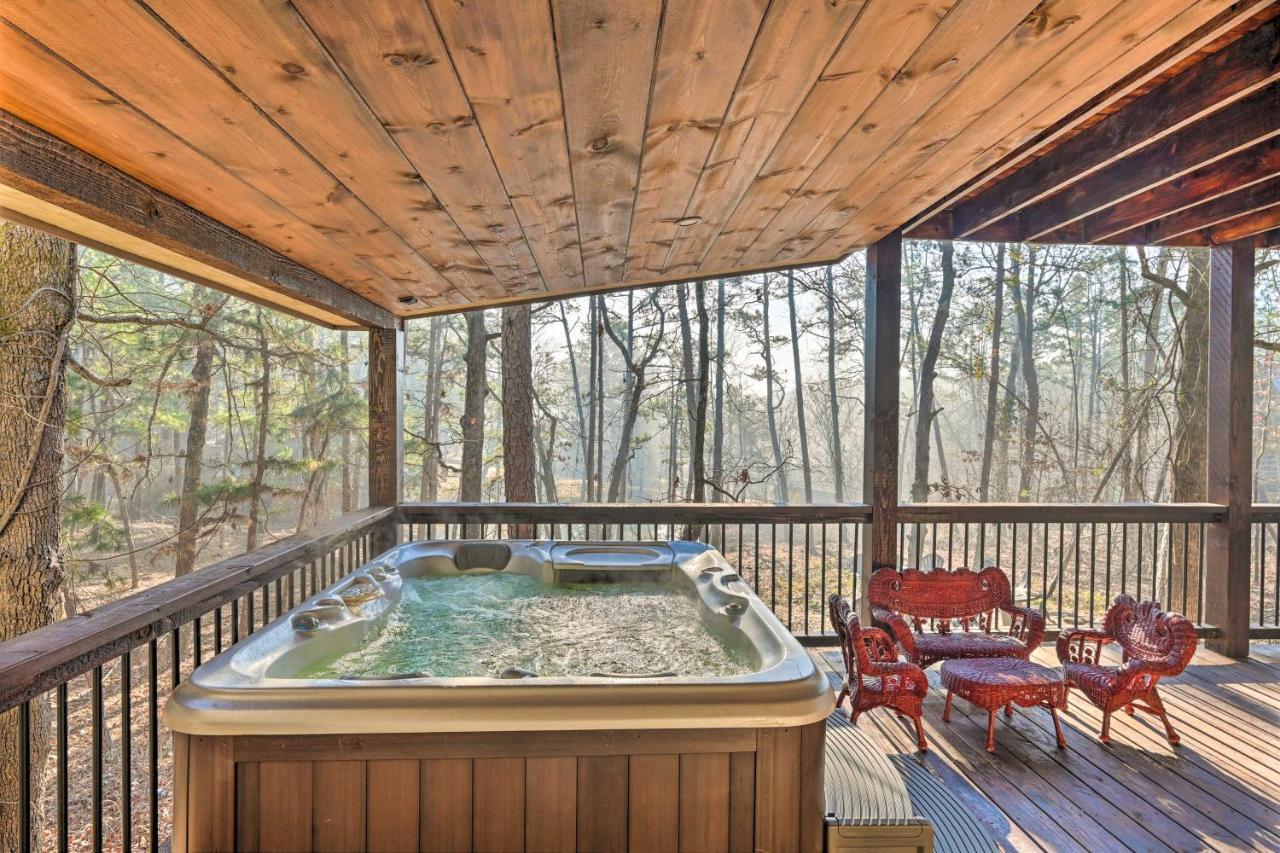 Tudor-Style Broken Bow Cottage With Hot Tub And Decks! Stephens Gap Zewnętrze zdjęcie